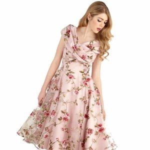 Collectif Dorothy Swing Dress in Rose Pattern NWT